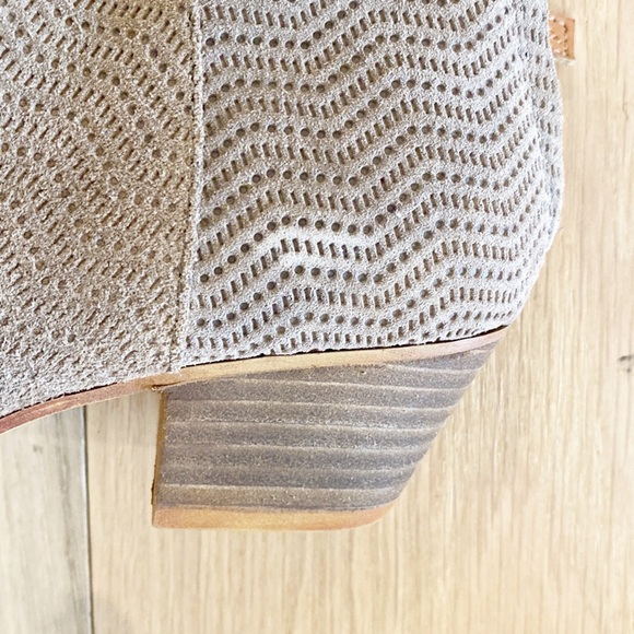 NWOB Dingo Kuster Taupe Suede Western Booties - Picture 6 of 15